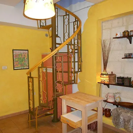 Ambika Lecce